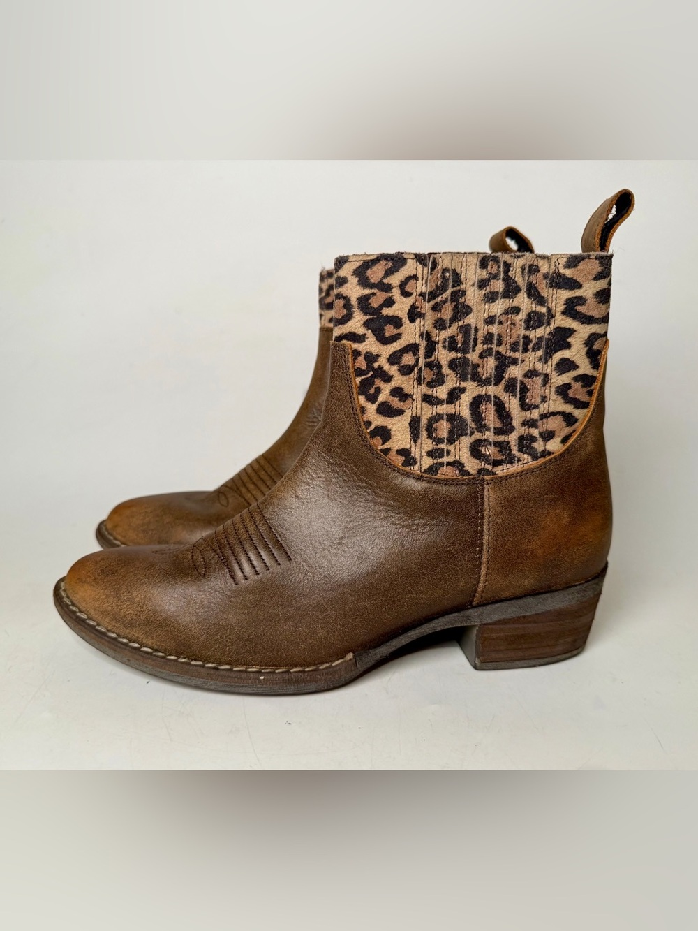 Womens Very Volatile Leopard Print Leather Western Ankle Boots Size 6